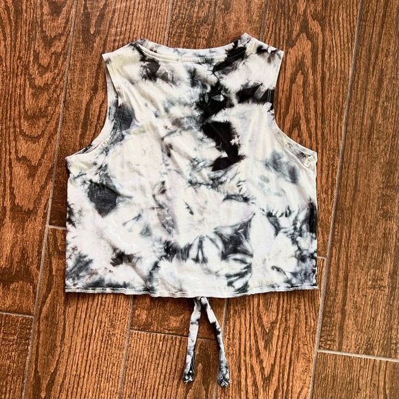 Sleeveless Tied Skull Crop - Picture 2 of 3